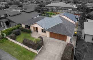 73 St James Drive, Huntington