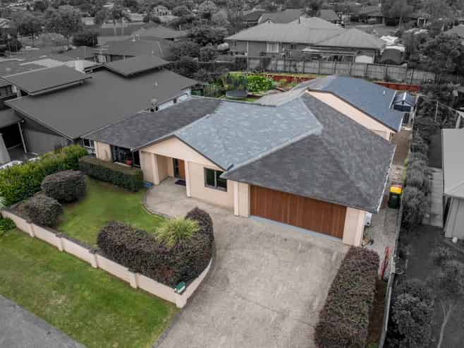 73 St James Drive, Huntington