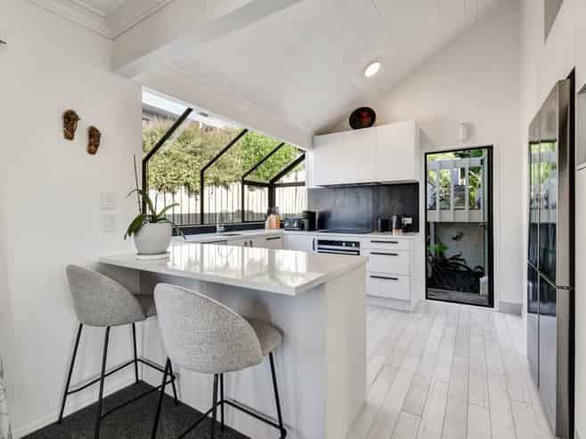 35 Surf Road, Stanmore Bay