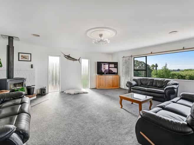 35 Surf Road, Stanmore Bay