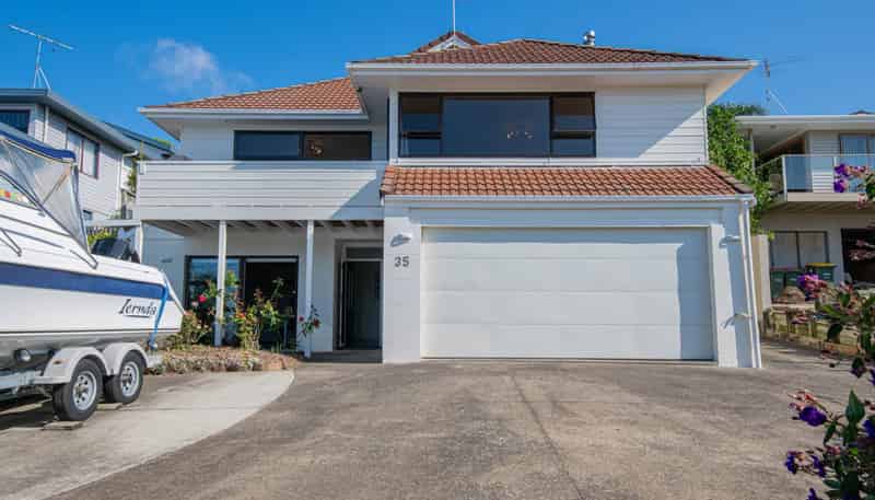 35 Surf Road, Stanmore Bay