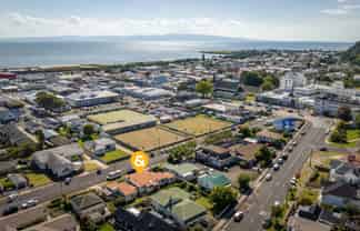 404 Court Street, Thames