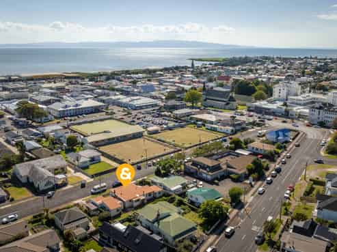 404 Court Street, Thames