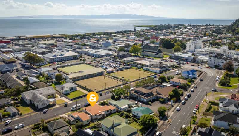 404 Court Street, Thames