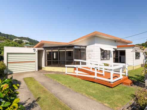 404 Court Street, Thames