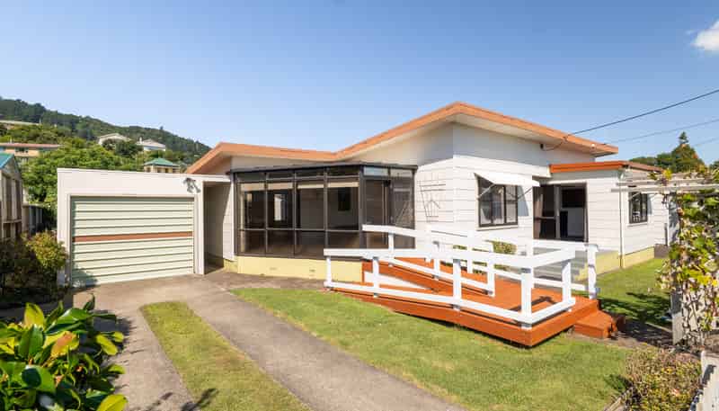 404 Court Street, Thames