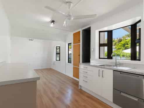 404 Court Street, Thames