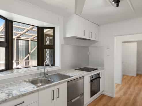 404 Court Street, Thames