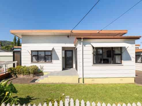 404 Court Street, Thames