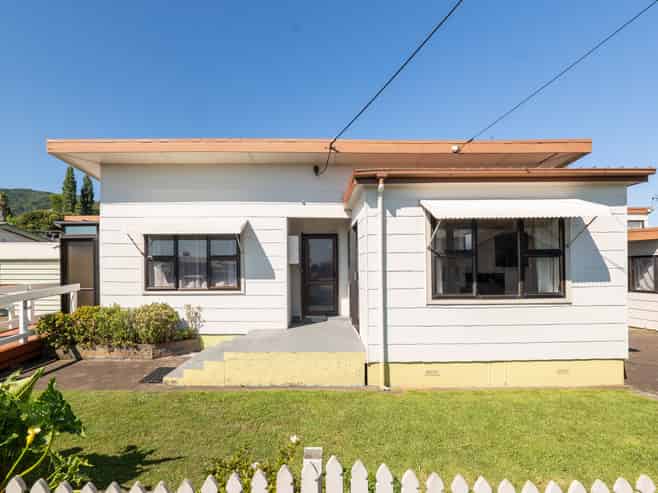 404 Court Street, Thames