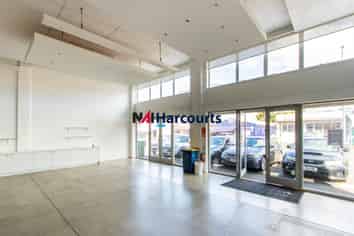 Contemporary Showroom, High Ceilings, 190m²