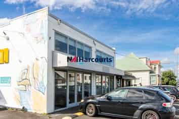 Contemporary Showroom, High Ceilings, 190m²