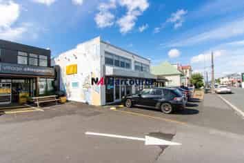 Contemporary Showroom, High Ceilings, 190m²