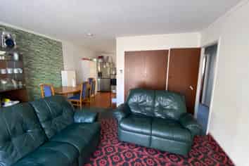 2/4A Vine St, Mangere East