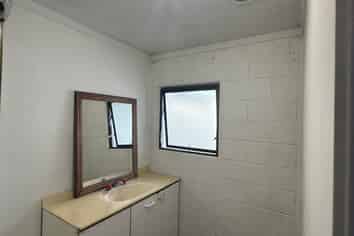 2/4A Vine St, Mangere East