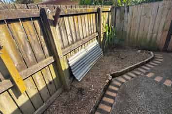 2/4A Vine St, Mangere East