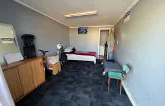 2/4A Vine St, Mangere East