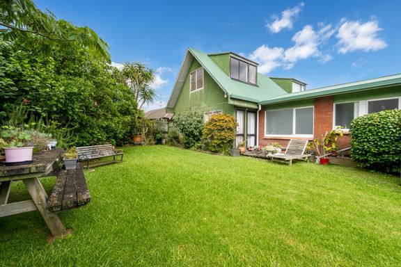 104 Botany Road, Botany Downs, Auckland