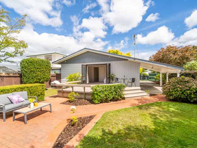 6 Denver Grove, Totara Park