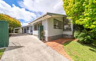 6 Denver Grove, Totara Park
