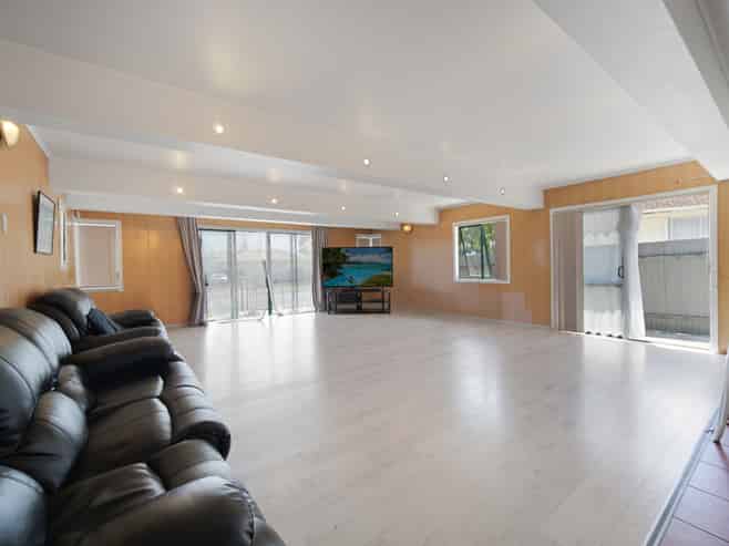 63 Israel Avenue, Clover Park