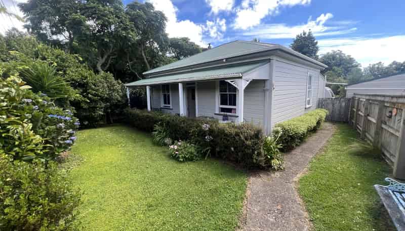 1106 State Highway 1 , Manakau