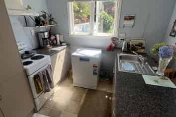 1106 State Highway 1 , Manakau