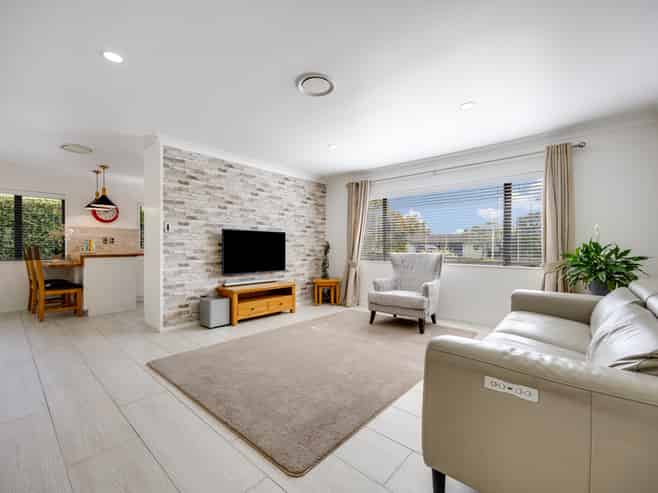 56 Ian Sage Avenue, Long Bay