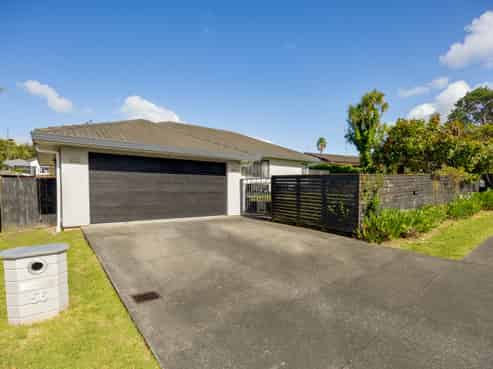 56 Ian Sage Avenue, Long Bay