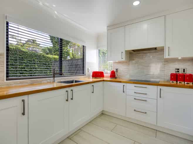 56 Ian Sage Avenue, Long Bay