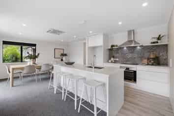 25 Pakanga Grove, Pyes Pa