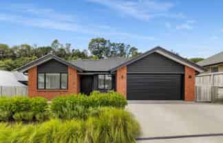 25 Pakanga Grove, Pyes Pa