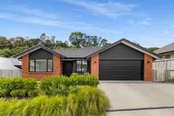 25 Pakanga Grove, Pyes Pa