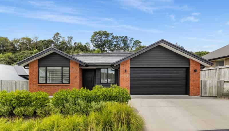 25 Pakanga Grove, Pyes Pa