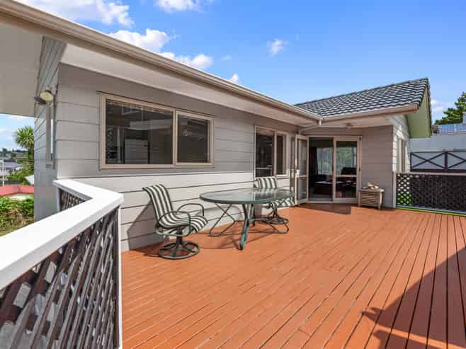 8A The Drive, Brookfield