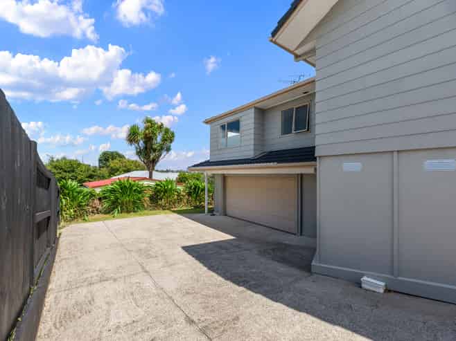 8A The Drive, Brookfield
