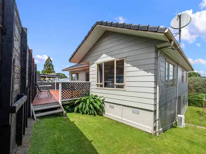 8A The Drive, Brookfield