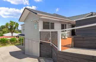 8A The Drive, Brookfield