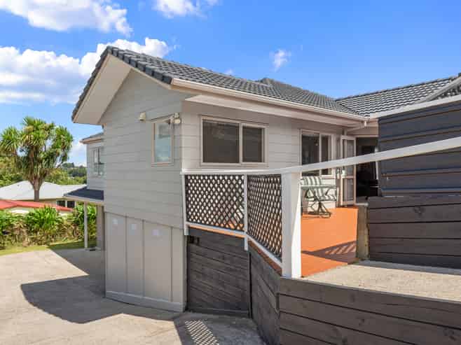8A The Drive, Brookfield