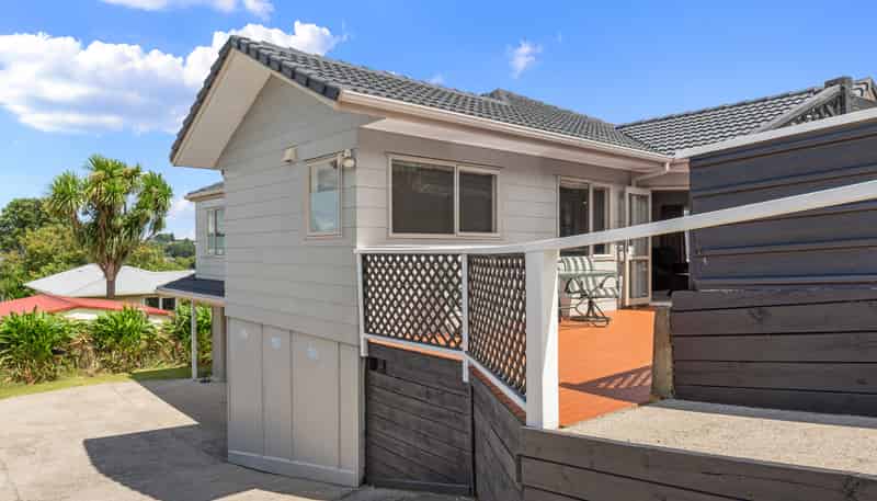 8A The Drive, Brookfield