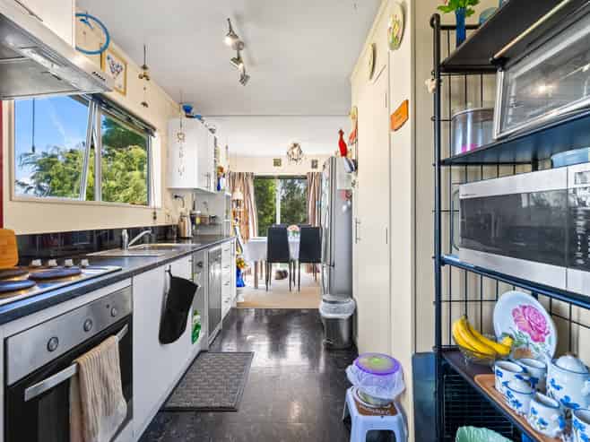 33 Escalona Street, Kamo