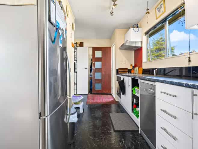 33 Escalona Street, Kamo