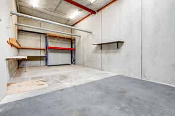 Spacious office and warehouse