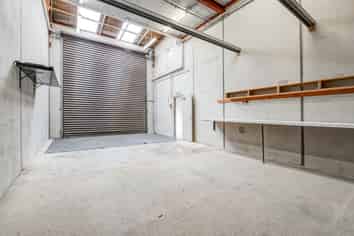 Spacious office and warehouse