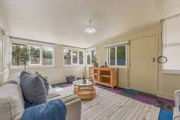 2/9a Titoki Street, Stoke