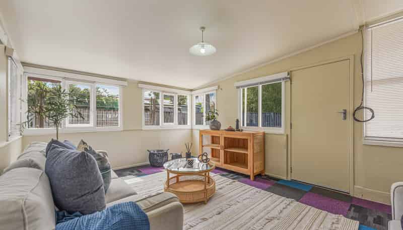 2/9a Titoki Street, Stoke