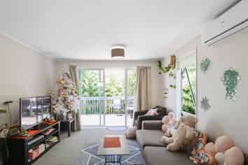 33a Antrim Crescent, Otara