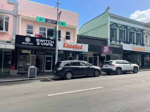 Prime Devon Street hill location