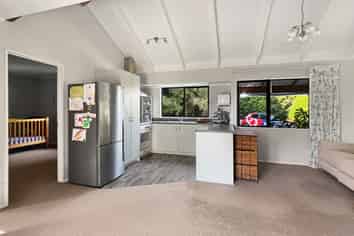 8 Vera Heights , Maungakaramea