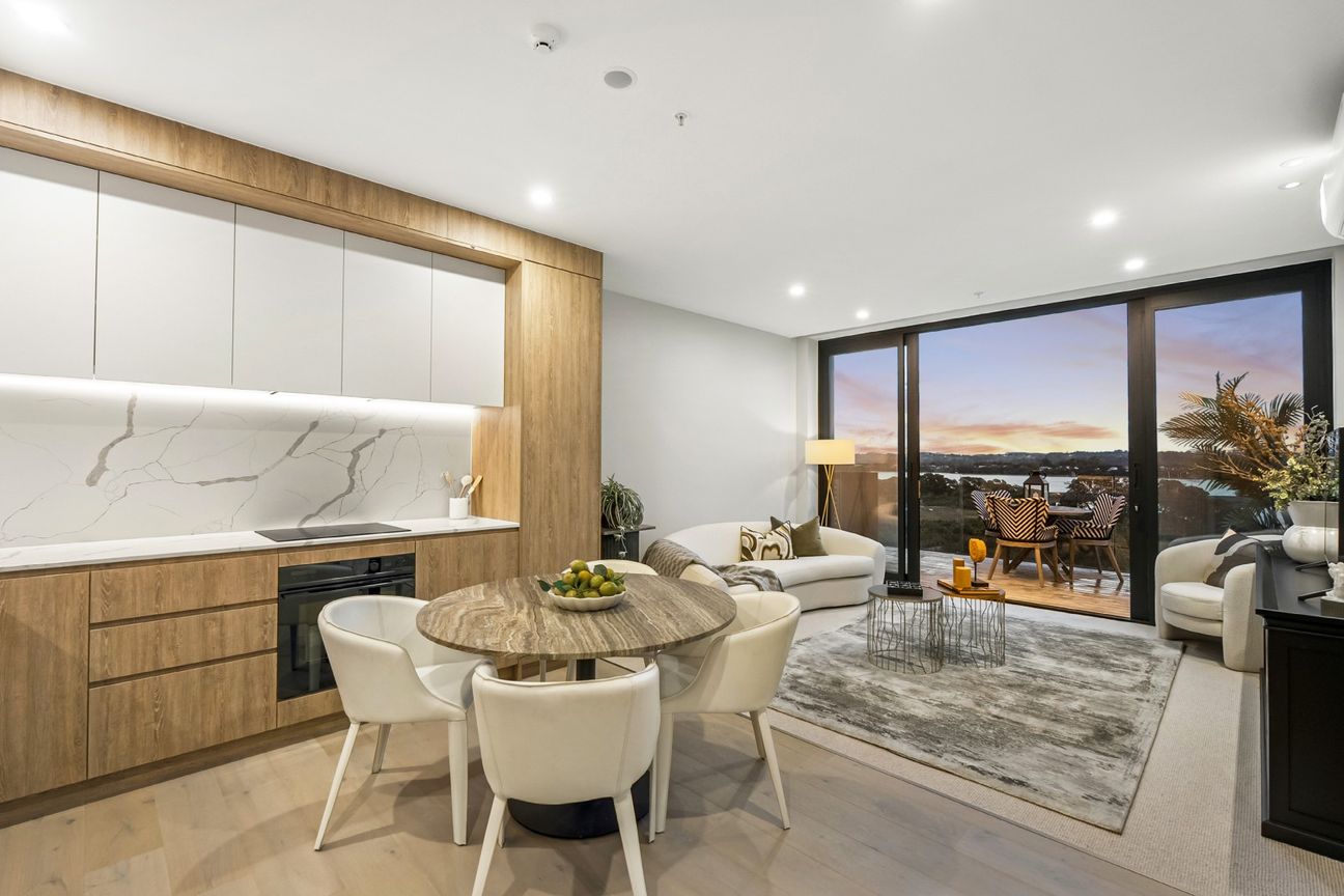 Waterfront Penthouse Living - On Top Of The World! - Bild 3